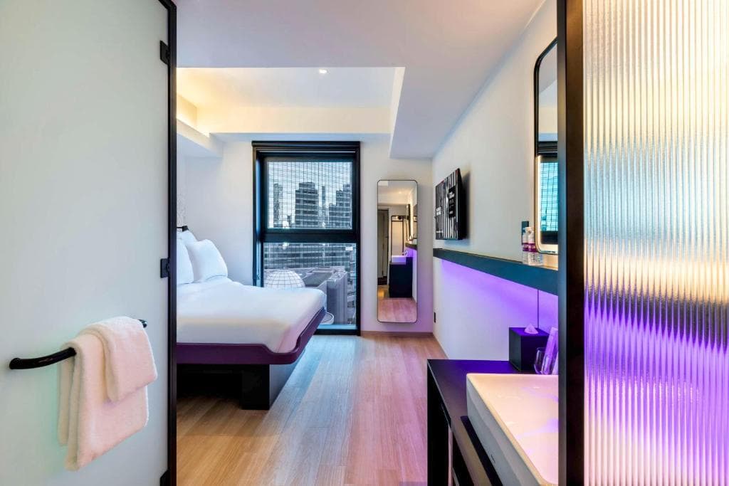 Yotel Tokyo Ginza (Токио), The Bridge Hotel Shinsaibashi (Осака): изображение 2